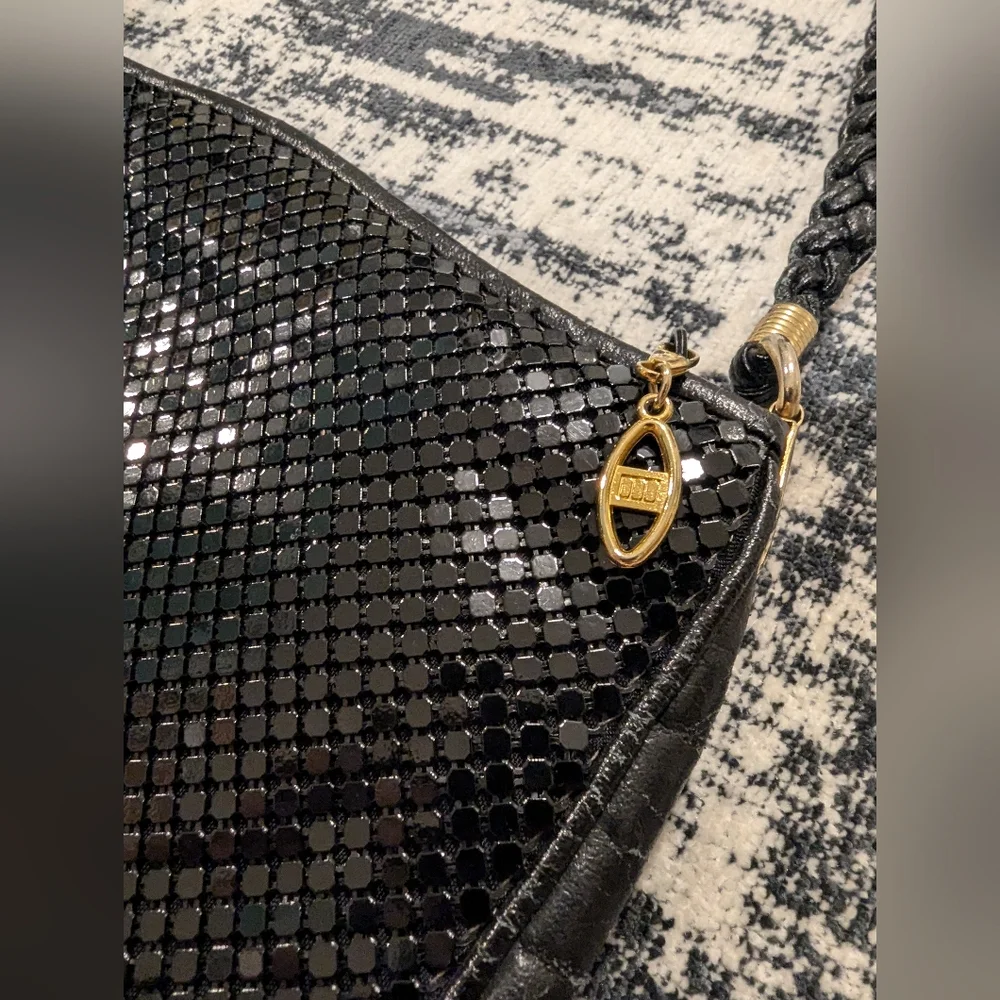 Vintage '80s Evening Purse! Made In Hong Kong- Black and Gold - Picture 4 of 8